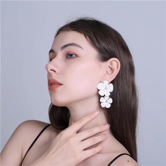 Boho Woven Flower Drop Earrings โ Handmade Natural Raffia Statement Jewelry - Picture 3 of 5